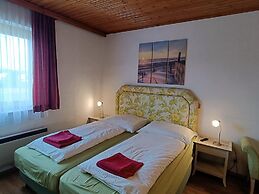 Sunny Holiday Apartment With Balcony on Klopeinersee With Private Beac