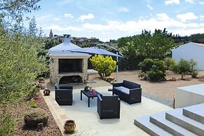 Pretty Home With Garden for 5 Guests