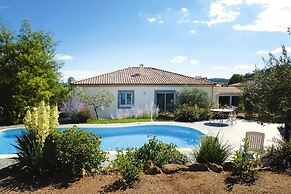 Pretty Home With Garden for 5 Guests