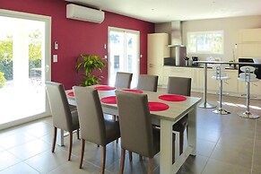 Pretty Home With Garden for 5 Guests