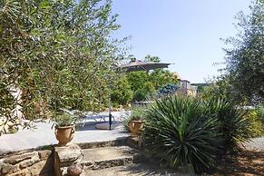Pretty Home With Garden for 5 Guests