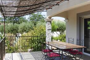 Pretty Home With Garden for 5 Guests