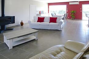 Pretty Home With Garden for 5 Guests