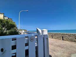 Holiday Home in Arromanches by Sandy Beach