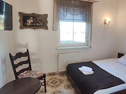 Apartment With Private Garden in Dar?owo