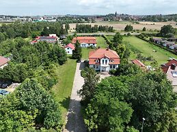 Apartment With Private Garden in Dar?owo