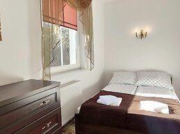 Apartment With Private Garden in Dar?owo