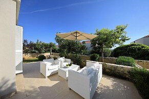 Apartments in Villas Punta Skala With Beachpool