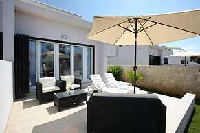 Apartments in Villas Punta Skala With Beachpool