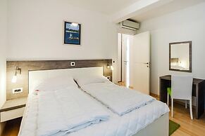 Apartments in Villas Punta Skala With Beachpool