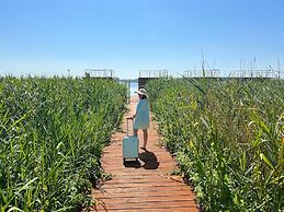 Luxurious House on the Water for 4 People