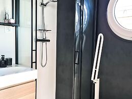 Luxurious House on the Water for 4 People