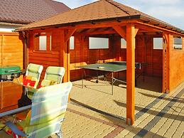 Terraced House With Pool and Sauna, Sieciemin