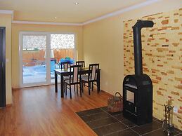 Terraced House With Pool and Sauna, Sieciemin