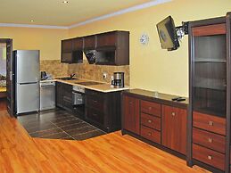 Terraced House With Pool and Sauna, Sieciemin