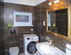 Terraced House With Pool and Sauna, Sieciemin