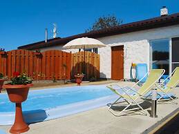 Terraced House With Pool and Sauna, Sieciemin