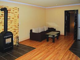 Terraced House With Pool and Sauna, Sieciemin