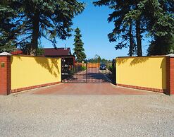 Terraced House With Pool and Sauna, Sieciemin