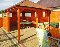 Terraced House With Pool and Sauna, Sieciemin