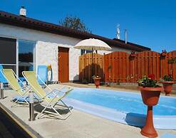 Terraced House With Pool and Sauna, Sieciemin