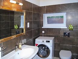 Terraced House With Pool and Sauna, Sieciemin