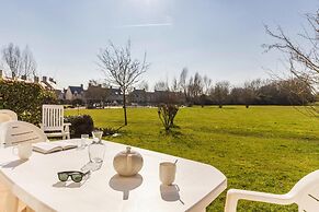 Holiday Home in Residence Le Green Beach, Port-en-besssin-huppain
