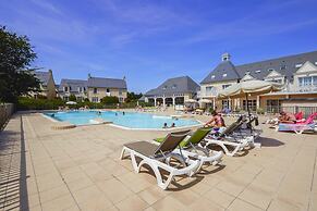 Holiday Home in Residence Le Green Beach, Port-en-besssin-huppain
