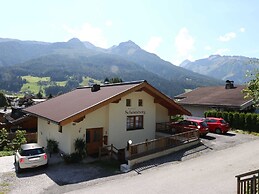 Apartment in Bramberg am Wildkogel With Balcony
