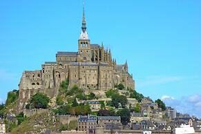 Semi Detached House, Bacilly