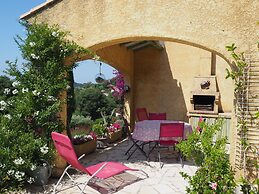 Holiday Flat With Private Terrace, Bellegarde