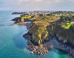 Modern Semi-detached House With Terrace