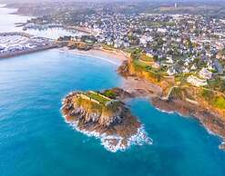 Modern Semi-detached House With Terrace