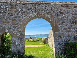 Small Premium Cottage, a Nugget by the sea