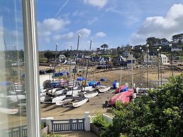 Small Premium Cottage, a Nugget by the sea