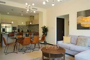 3BR Ground Level Eagle Beach Condo Pool GYM