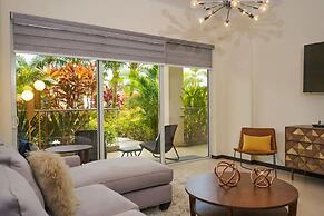 3BR Ground Level Eagle Beach Condo Pool GYM