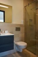 3BR Ground Level Eagle Beach Condo Pool GYM