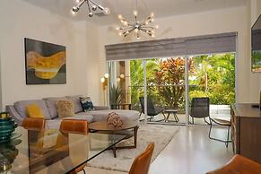 3BR Ground Level Eagle Beach Condo Pool GYM