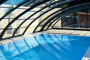 2 Bedroom Holiday Apartment, Pool