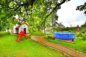 Holiday House With Large Garden, Noskowo