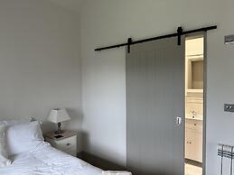 Lodge/ Kingbed/ Privg/ Petsok/ Freep/ Wifi