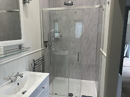 Lodge/ Kingbed/ Privg/ Petsok/ Freep/ Wifi