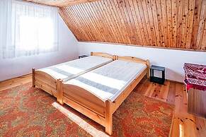 Large Holiday Home With a Great Garden, Only 250m From the Lake, Kalbo