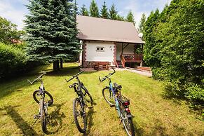 Large Holiday Home With a Great Garden, Only 250m From the Lake, Kalbo