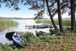 Large Holiday Home With a Great Garden, Only 250m From the Lake, Kalbo