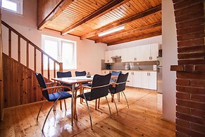 Large Holiday Home With a Great Garden, Only 250m From the Lake, Kalbo