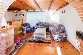 Large Holiday Home With a Great Garden, Only 250m From the Lake, Kalbo