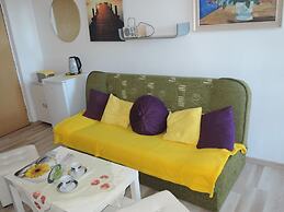 Studio With a Balcony Near the sea