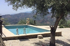 Holiday Home With Pool Near Mt Etna
